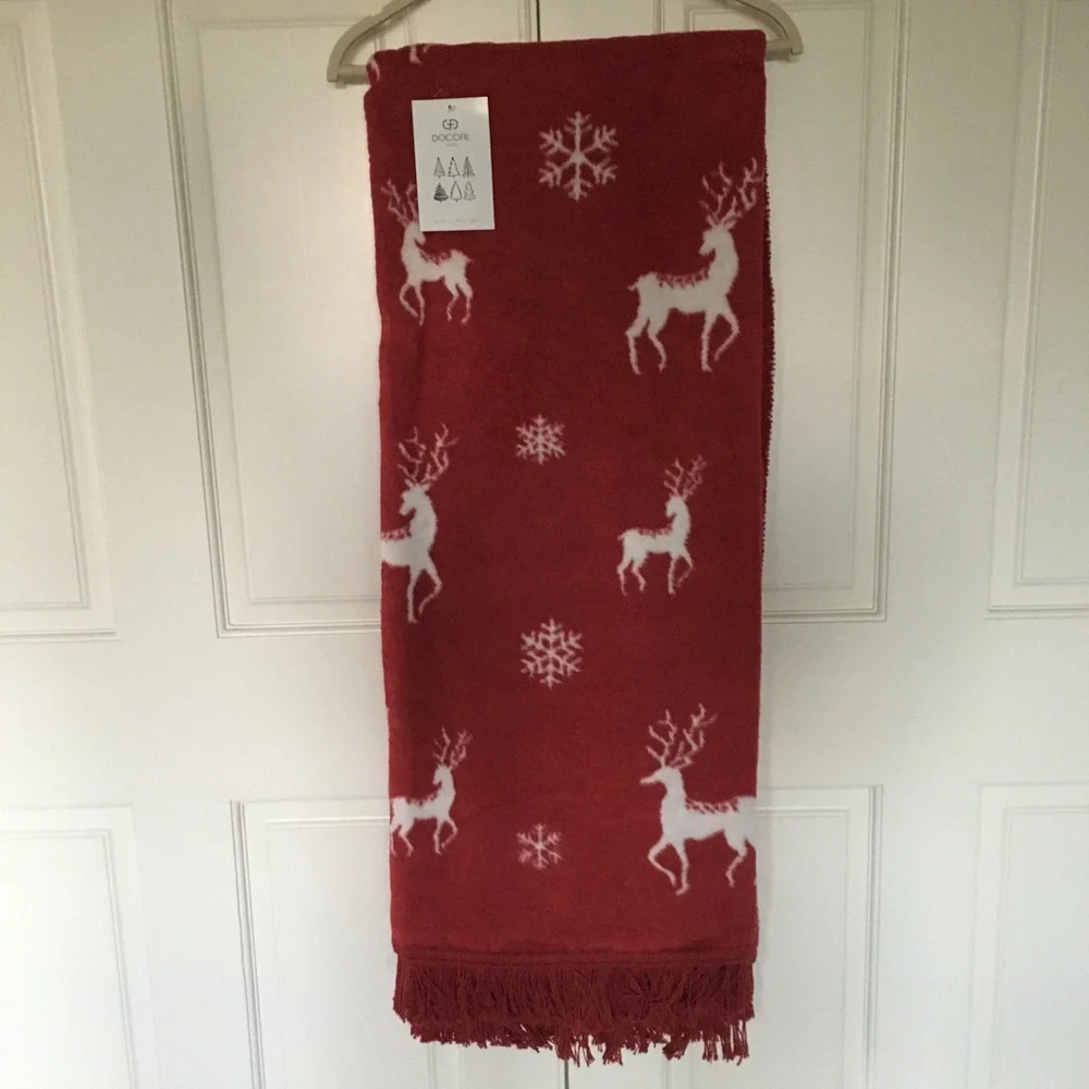 Made in Portugal Red Throw Blanket Reindeer Snowflakes Cozy Holiday Gift NWT